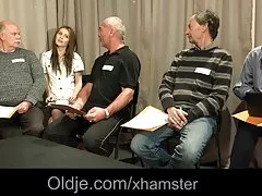 התינוקות סרטים ארוטים לצפיה ישירה המחורבנים מיה וג'וליאנה מזדיינים לארוחת ערב במין שלישייה